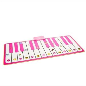 FAO Schwarz giant’s piano toy